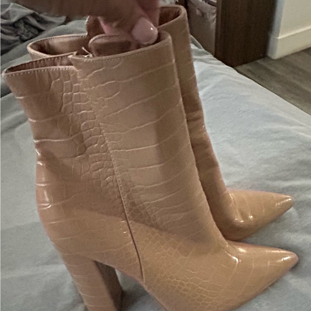 Tan Ankle Boots with Croc Texture and Chunky Heel